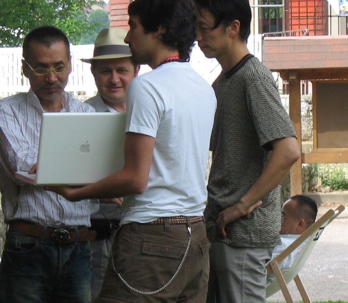 Rintarô (face à gauche) et Denis Friedman (chapeau) à Annecy (2007)